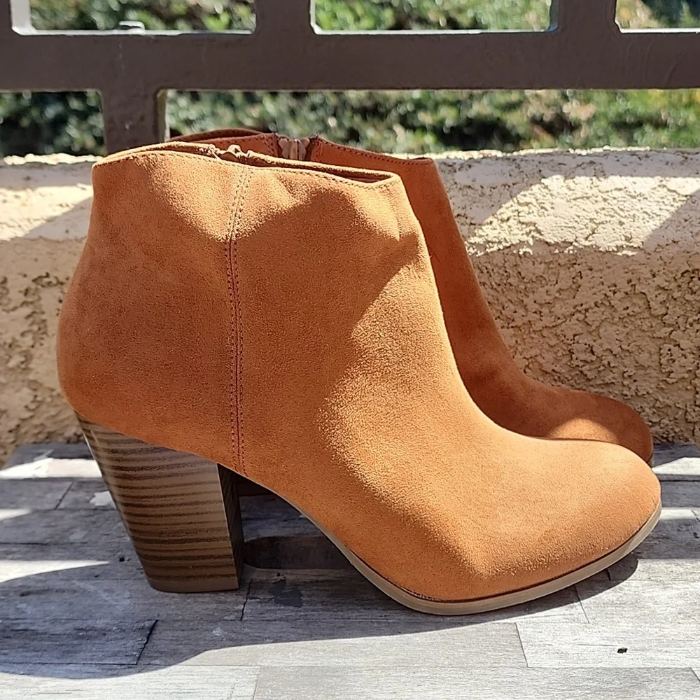 Old Navy Heeled Boots Tan Size 10